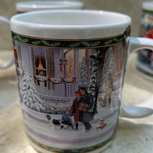 Harley Davidson set of 4 Holiday Christmas Mugs - Picture 5 of 10